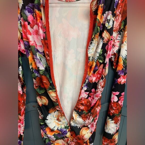 NWT! Beautiful Floral Dress - Picture 8 of 9